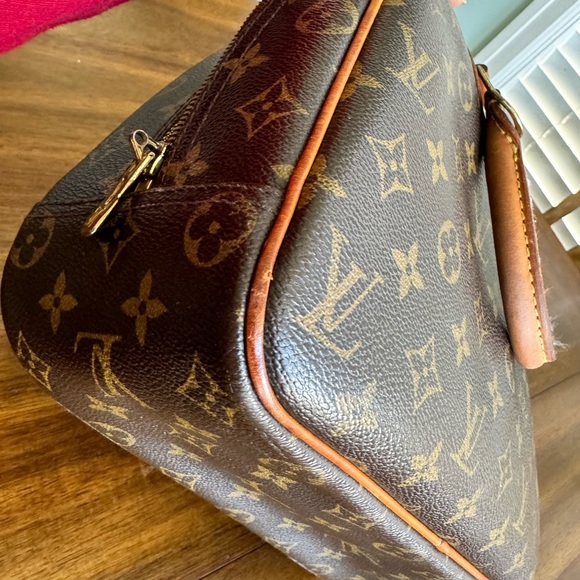 2 Hour SALE!!! Vintage Louis Vuitton Trouville handbag - Picture 9 of 16